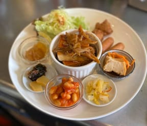 お肉・お魚を使わない『菜食プレート』1100円（税込） 